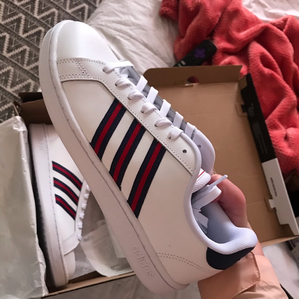 NWT Adidas Grand Court White / Red